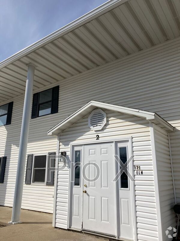 Building Photo - 121 Elm St