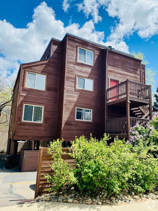 Building Photo - 4560 Arapahoe Ave