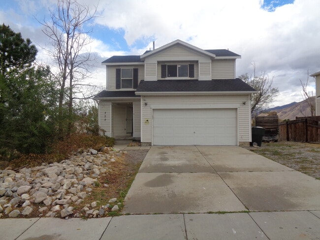 Building Photo - 777 Valley View Dr