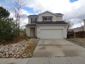 Building Photo - 777 Valley View Dr