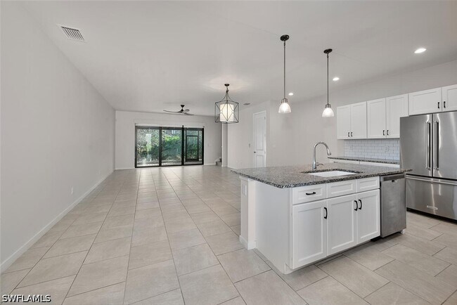 Foto del edificio - 13010 Pembroke Dr