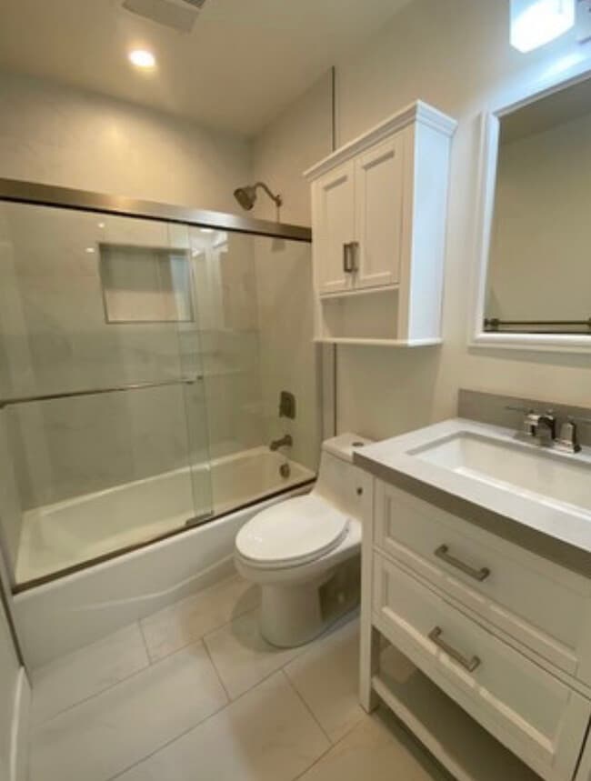 Remodeled bathrooms - 2600 Apple Ave