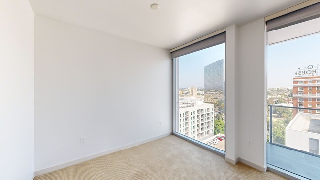 Interior Photo - 3033 Wilshire