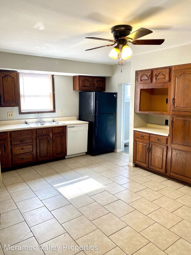 Building Photo - 4 br, 2 bath House - 110 W Courtois St.