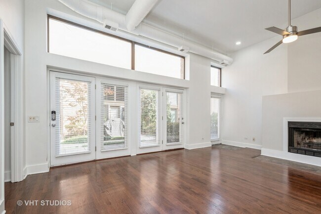 Building Photo - 1100 W Cornelia Ave