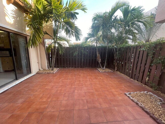 Foto del edificio - 6304 Seven Springs Blvd