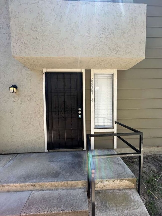 Building Photo - Spacious Renovated 3 bedroom/2 bath townhome in Paradise Hills! Move in Ready! $3,195