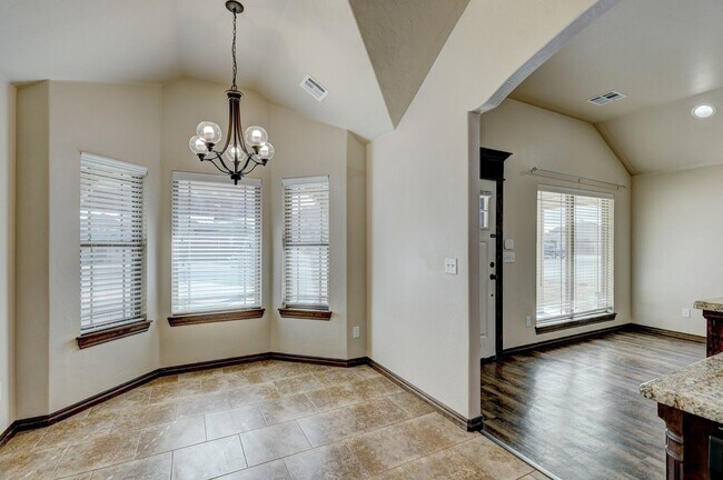 Foto del edificio - 5701 Goldfinger Rd