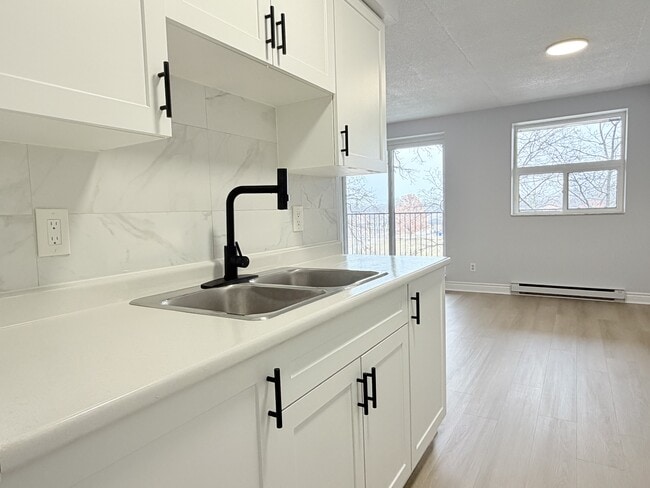 Building Photo - 1071 McDougall St