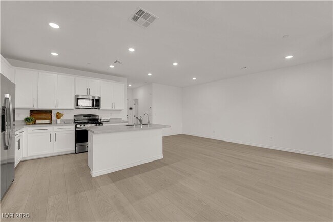 Foto del edificio - 334 Laurel Peak Dr