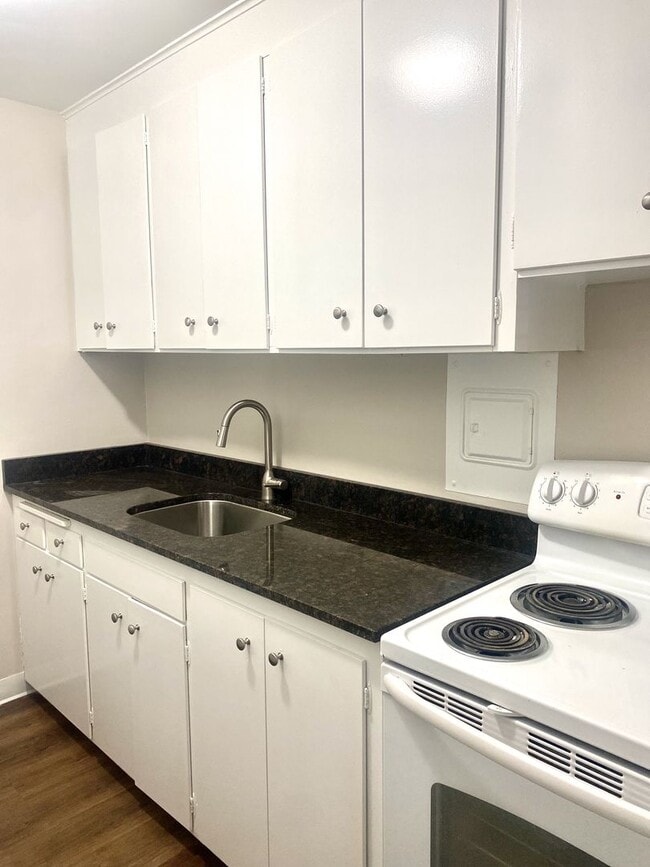 Interior Photo - 700 E Mercer