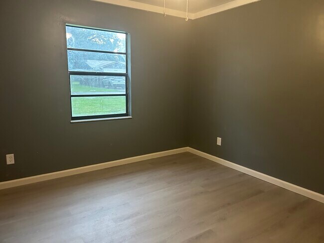 bedtoom - 40211 Proud Mockingbird Rd