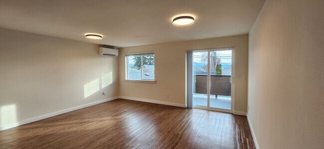 Building Photo - 3213150