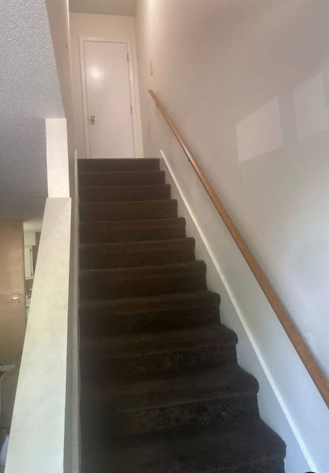 Building Photo - Condo 2 bedroom 1.5 bath In Florence Hoffmyer