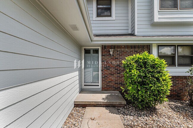 Building Photo - Marvelous Omaha Home