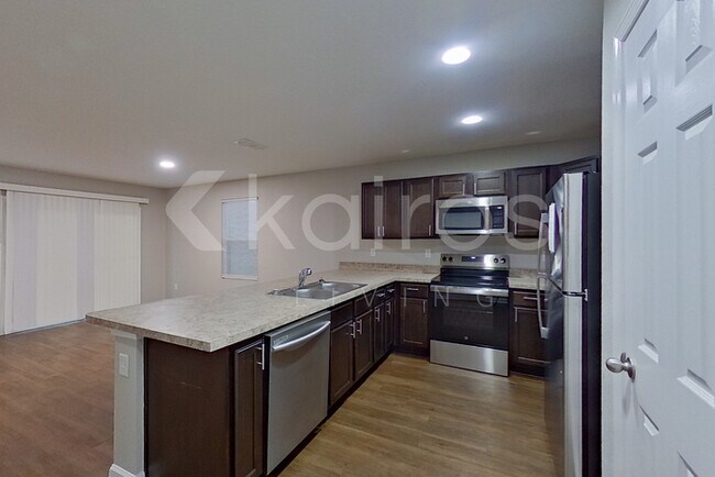Foto del edificio - 1335 Mull St
