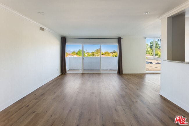 Foto del edificio - 5454 Zelzah Ave