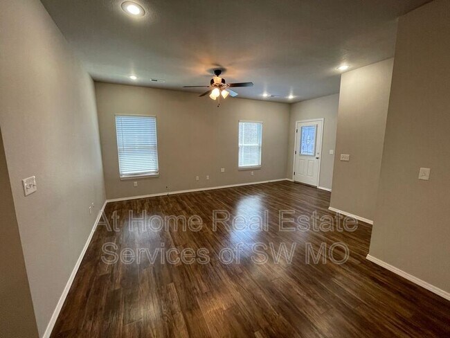 Building Photo - 648 S Landen Ave