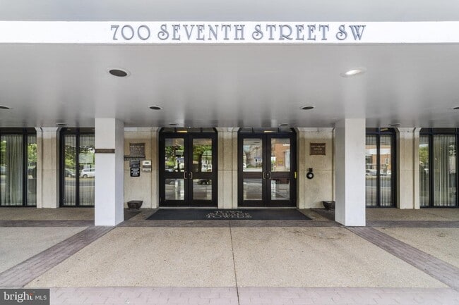 Building Photo - 700 7th St SW