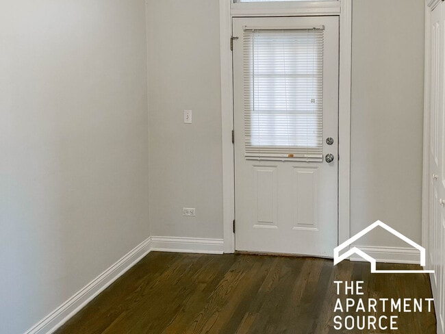 Foto del edificio - 3856 N Southport Ave