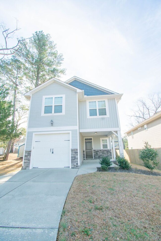 Foto del edificio - 3 Bedroom 2.5 Bathroom in Haymount - No Pets