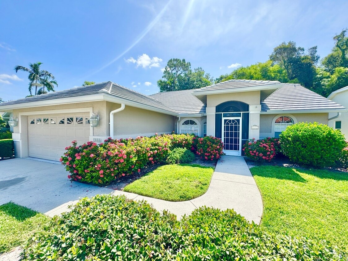 Primary Photo - ** CROWN POINTE ** 3 BED / 2 BATH - SINGLE...