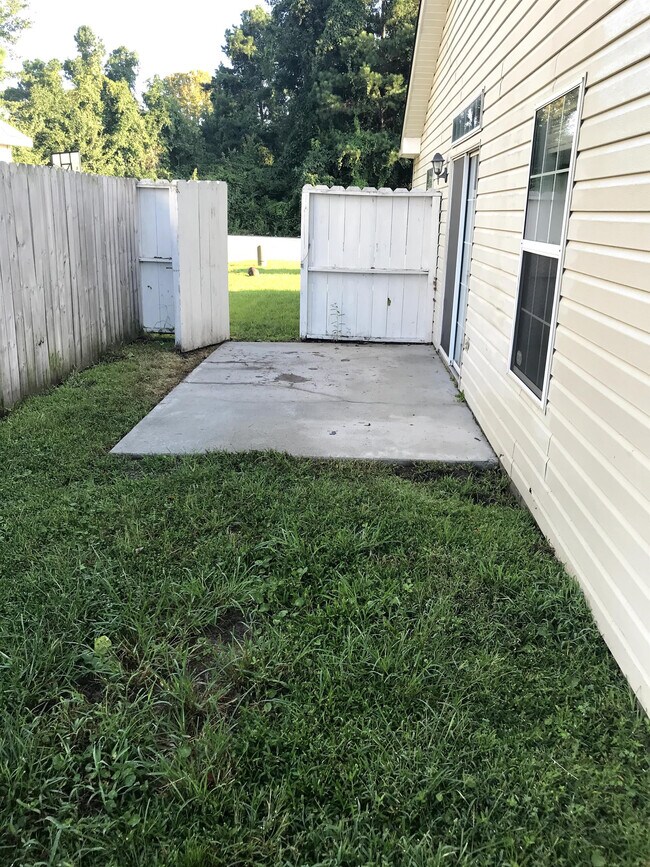 Building Photo - 1817 Barberry Dr