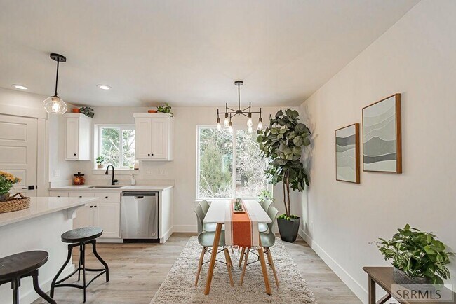 Foto del edificio - 676 E Court St