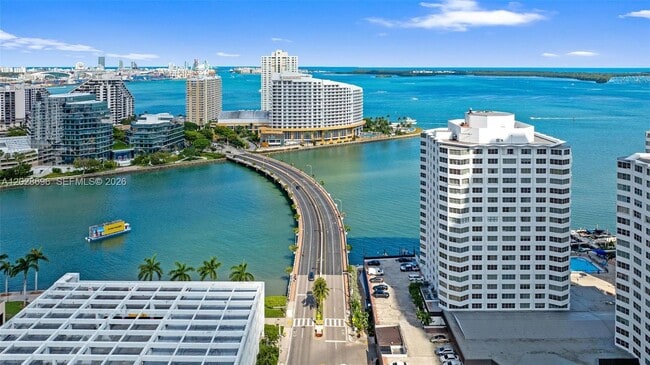 Building Photo - 801 Brickell Bay Dr