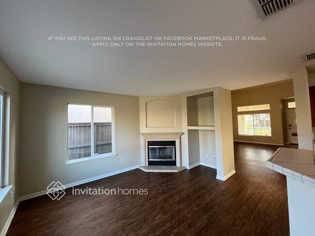Foto del edificio - 719 Regency Park Cir