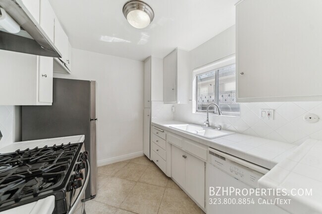 Foto del edificio - 7544 Hampton Ave