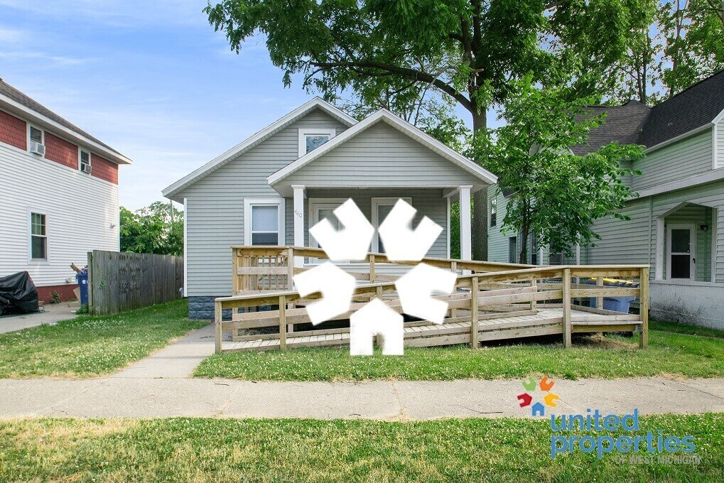 Primary Photo - 440 Woodlawn St SE