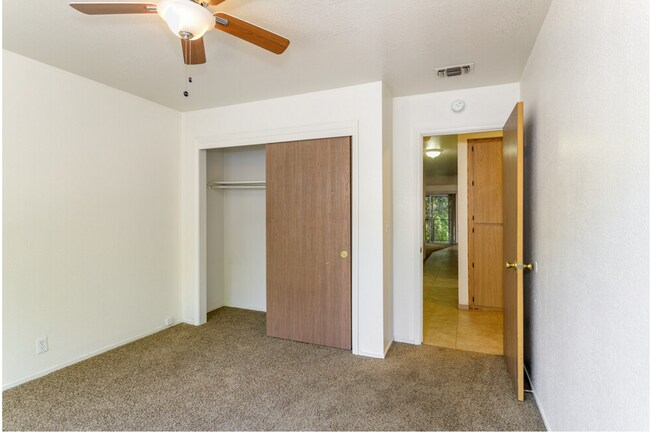 Interior Photo - Redwood Glen Apartments