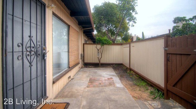 Building Photo - 1105 Woodside Rd