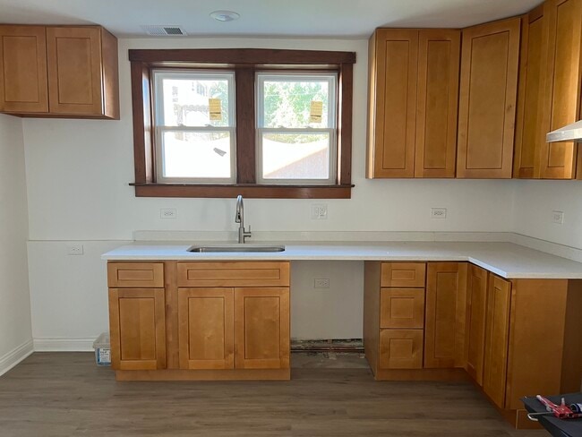 Building Photo - 5433 S Millard Ave