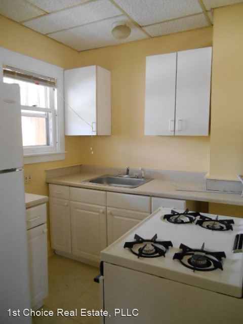 Building Photo - Studio, 1 bath House - 122 E Elm St Apt 1