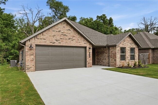 Building Photo - 1313 Valley Dr