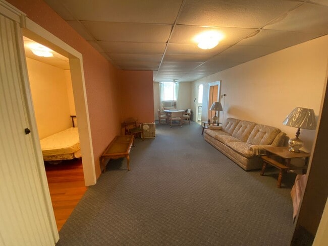 Building Photo - 2 Bedroom Furnished apartment in Salisbury