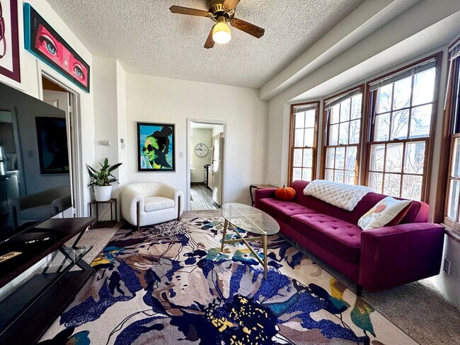 Foto del edificio - 317 E Willamette Ave