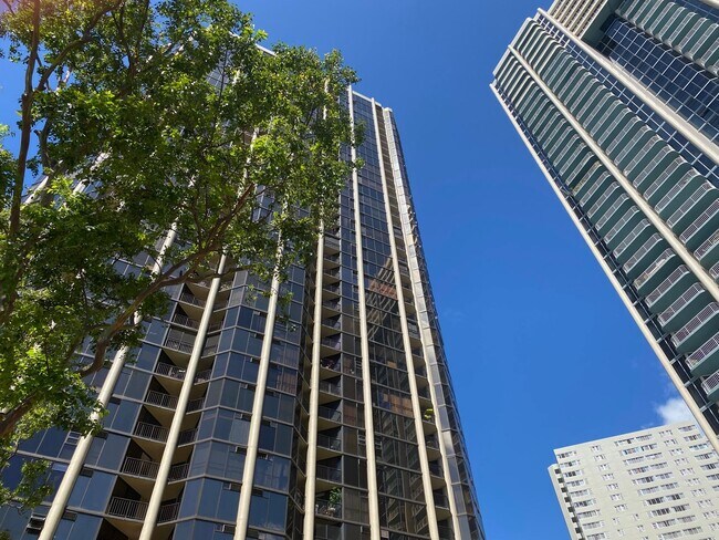 Building Photo - 60 N Beretania St