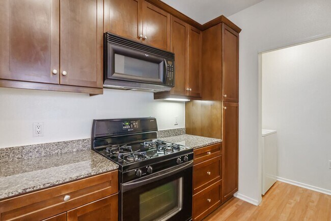 Building Photo - 2 br, 2 bath House - 1329 Scholarship