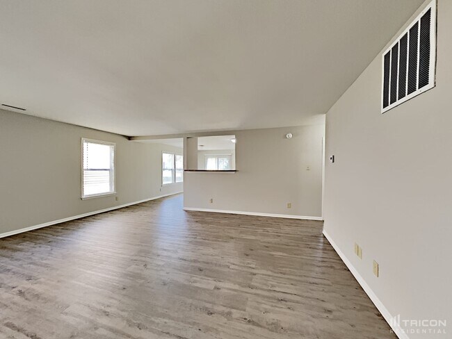 Building Photo - 6255 White Rabbit Pl