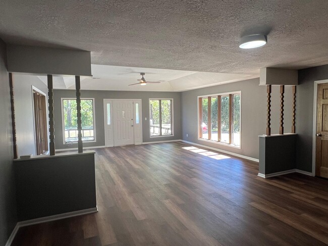 Building Photo - 15105 Jowler Creek Rd