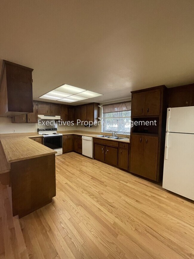 Building Photo - For Rent || 14621 South Ave Delhi, CA
