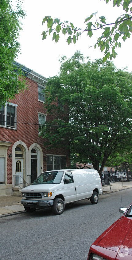 Building Photo - 816 N West St