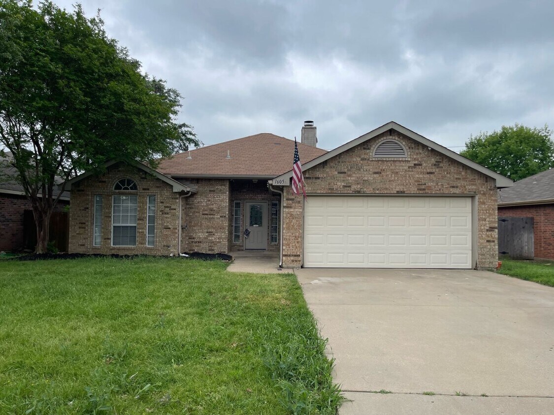 Primary Photo - 1605 Watson Dr, Mansfield TX 76063
