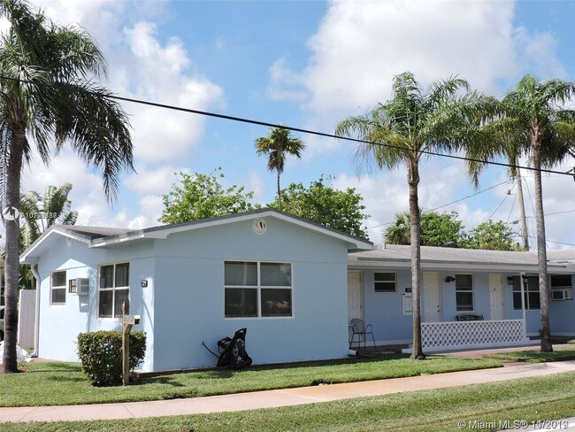 Building Photo - 729 NE 4th Ct