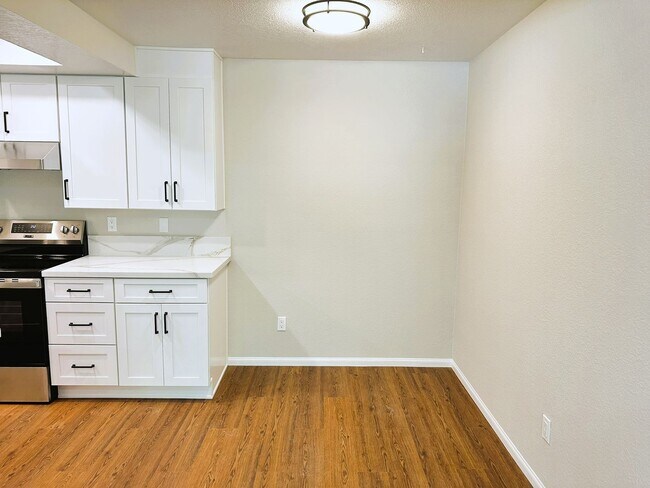 Building Photo - Fully Remodeled Second Story Condo with La...