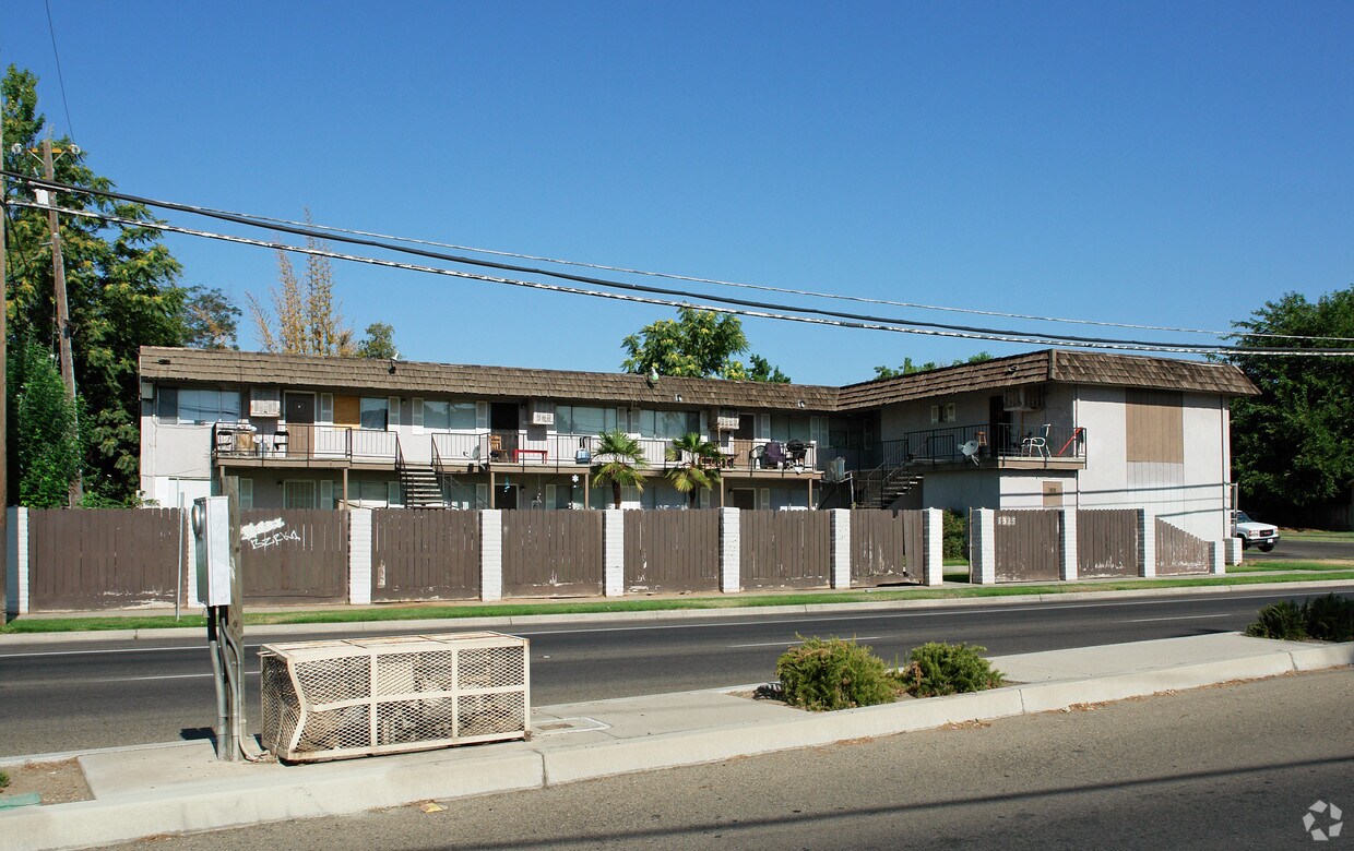 Primary Photo - 1325 N Chestnut Ave