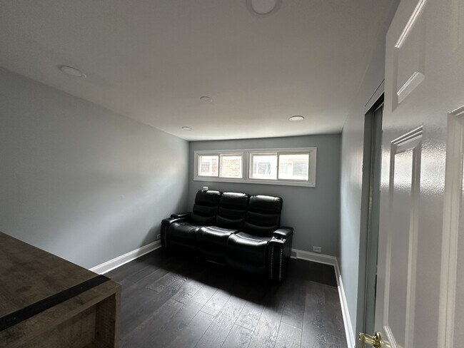 Foto del edificio - 5212 Harmswood Terrace